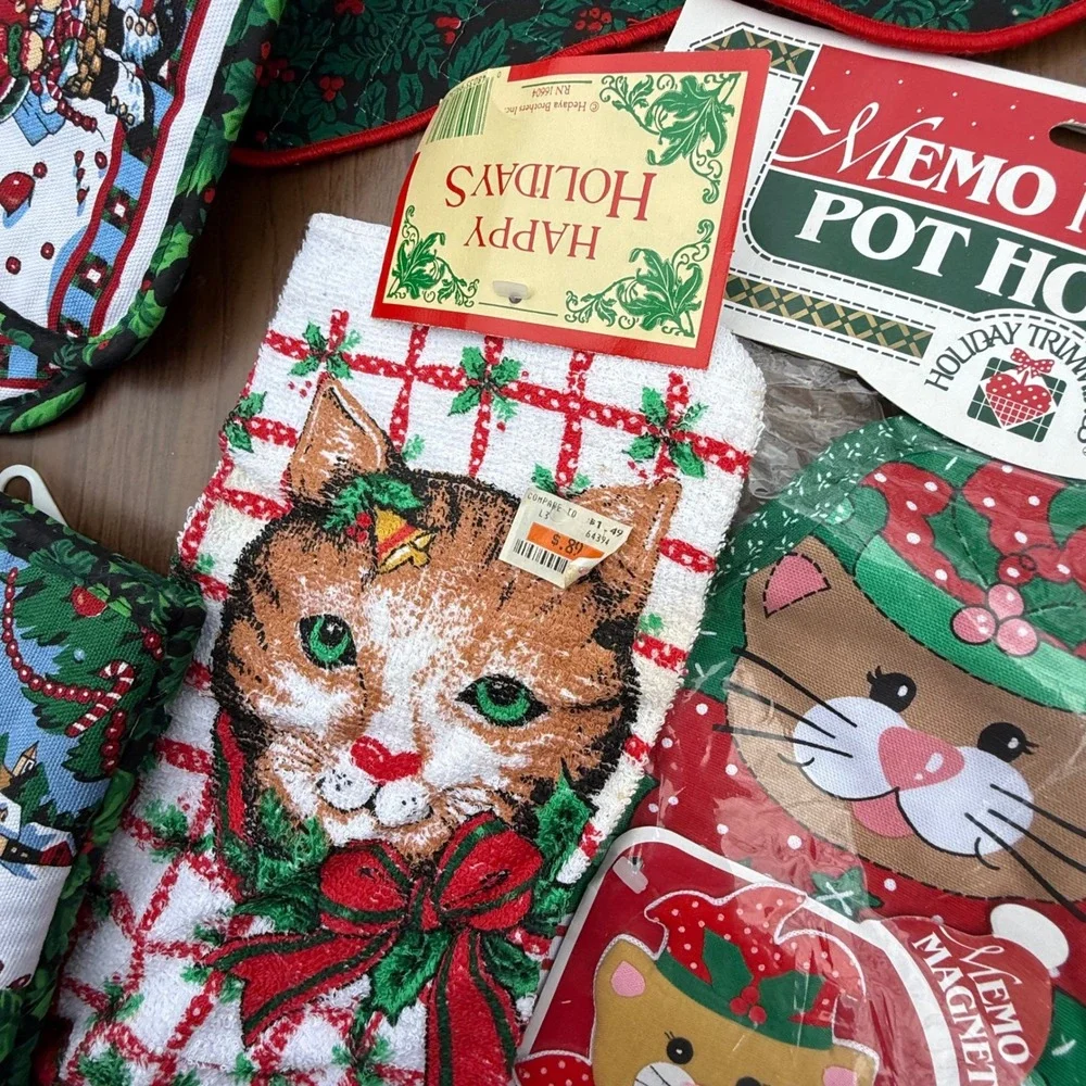 Vintage Christmas Kitchen Linens Set Holiday Cats Placemats Oven Mitts Old Stock